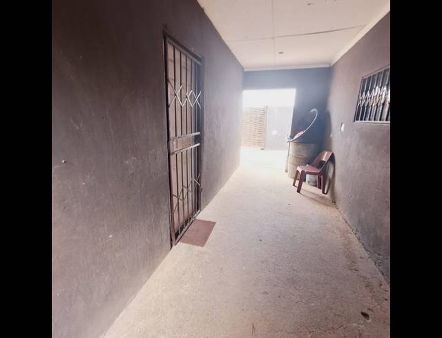 6 BEDROOM HOUSE FOR SALE IN RABIE RIDGE EXT 5